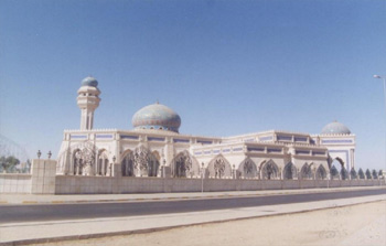 طالبة ثانوية تتصدى لمحافظ الانبار وتتهمه بالتلاعب بالأموال