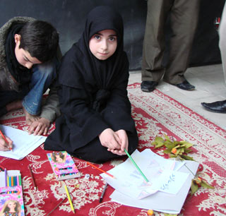 خمسة لوحات فنية تفوز في معرض لرسوم الاطفال التشكيلية في كربلاء لعرضها بمعرض في لندن