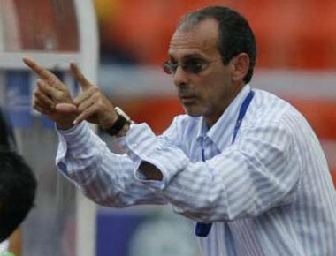 منتخبنا يغادر مسقط الى بغداد وفييرا يتجه الى الرباط