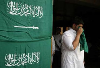 جماهير الإمارات تفتك بالعمانيين و"تسب" القحطاني