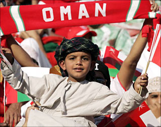الأرض فكت العقدة العمانية في كأس الخليج لترقص جماهير السلطنة فرحا