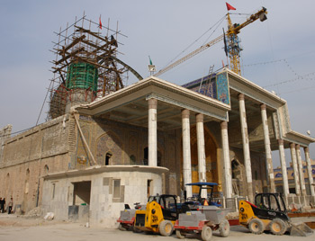 إنجاز المرحلة الثالثة لصب منائر  العتبة العسكرية في سامراء