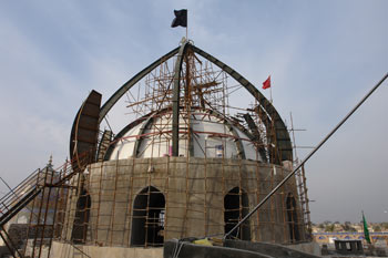 إكمال القبة الداخلية والعمل بالقبة الخارجية لمرقد الامامين  العسكريين في سامراء