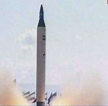 لمناسبة الذكرى الثلاثين للثورة الاسلامية إيران تطلق أول قمر صناعي