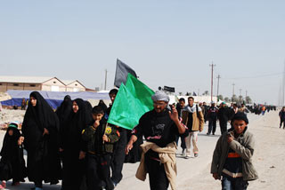 الزائرون  يجيبون على أسئلة موقع نون  حول فضل زيارة الأربعين مشيا على الأقدام