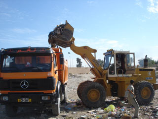 بلدية كربلاء ترفع (13 ألف طن) من النفايات اثناء زيارة اربعينية الامام الحسين (عليه السلام)