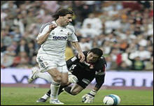 ريال مدريد يفوز عندما يسجل فان نيستلروي هدفا