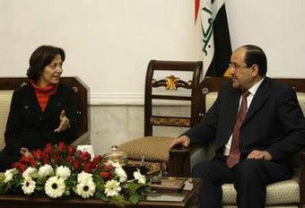 باريس تبلغ بغداد تمسكها بحقل مجنون