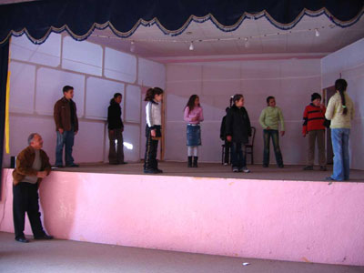 كلنا للعراق مسرحية يقدمها طلبة الصم والبكم في كربلاء