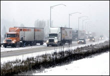 النفط يرتفع مع رکود الامدادات الأميرکية بسبب الثلوج والضباب