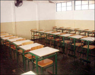 صناعة مئة وستين الف مقعد مدرسي هذا العام لسد النقص الحاصل في المدارس