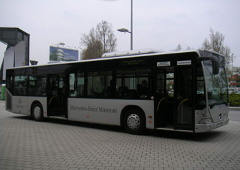 انطلاق ثمانين حافلة حديثة نوع مرسيدس في شوراع بغداد