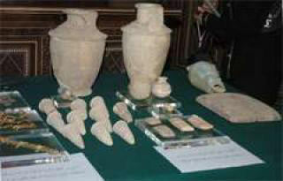 السياحة تعثر على أكثر من أربعة آلاف قطعة أثرية خلال عمليات التنقيب