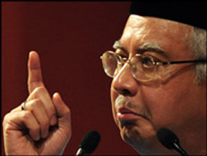 رئيس الوزراء الماليزي الجديد يؤدي اليمين