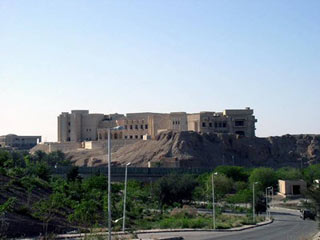 عمليات هدم لقصور "عدي" والتخطيط لبناء السفارة السعودية الجديدة في محلها