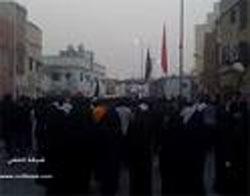 نسوة في كربلاء يتظاهرن لاطلاق سراح ابنائهن وازواجهن من سجون الاحتلال