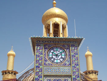 اعادة تأهيل الساعة الاثرية التي تعلو باب قبلة مرقد  الامام الحسين