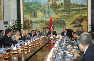 رفع الصلاحيات الممنوحة للوزراء و رؤساء الجهات غير المرتبطة بوزارة