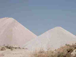 مدير مقالع رمل كربلاء: معظم آلياتنا عاطلة ونحتاج الى آليات ثقيلة لرفع الانتاج