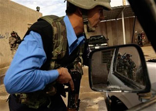 قوات الرد السريع تلقي القبض على احد قادة المجاميع المسلحة في بابل