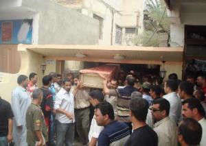 ابناء الكوت يشيعون الشهدين في موكب مر امام مبنى المحافظة