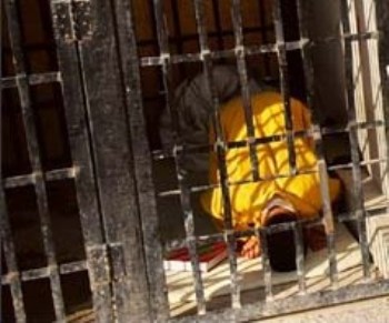 اضطرابات في سجن البصرة وإنباء عن حريق في بعض قاعات السجن