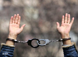 شرطة كربلاء تلقي القبض على شخص ينتمي لمجموعة إرهابية وسط المدينة