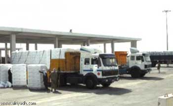 ستون شاحنة تنقل الفواكه الى العراق يوميا