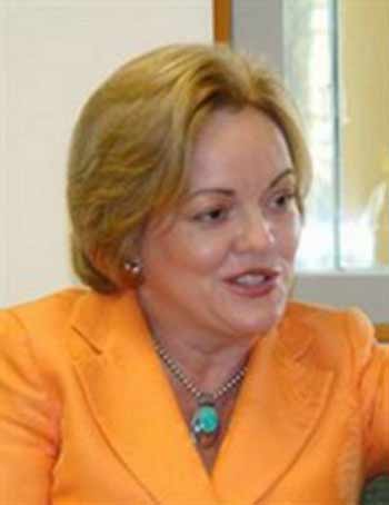 السفيرة الأميركية في الكويت : اننا داعمون وندعم الجهود التي يبذلها العراق للخروج من تبعات الفصل السابع