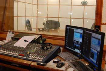 إذاعة "الروضة الحسينية المقدسة" صوت الإمام الحسين إلى كل بيت