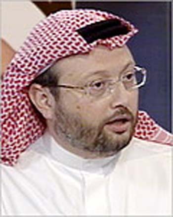 محلل سياسي سعودي : يثني على السيد السيستاني ويطالب علماء الدين بتقبيل يديه