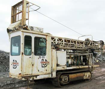 حفر الابار الارتوازية في محافظة النجف الاشرف لمعالجة شحة المياه