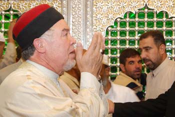 التيجاني يزور العتبة الحسينية المقدسة ويستنكر فتاوى التكفير بحق المسلمين الشيعة
