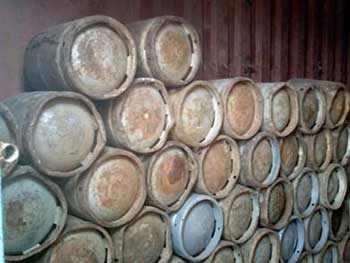 نصب وتشغيل مكائن الخط الأول من مشروع إنتاج اسطوانات غاز الطبخ