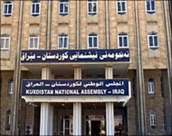 مصادر كردية: الدستور يؤسس لنزاع دائم مع الحكومة المركزية وينصب (دكتاتوراً اقليمياً)!