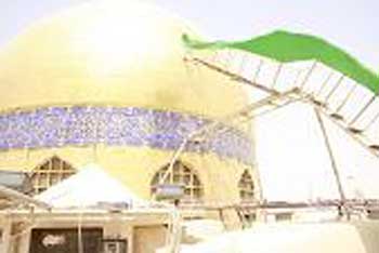 إعادة حزام قبة أمير المؤمنين علي بن ابي طالب (عليه السلام ) إلى محيطها من جديد