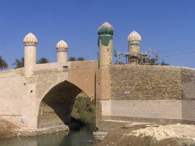 دائرة آثار وتراث كربلاء تنهي العمل بصيانة القنطرة البيضاء  احدى المعالم الاثرية في المحافظة