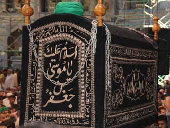 النعش الرمزي للامام الكاظم عليه السلام يتوج مدينتي كربلاء والكاظمية المقدستين
