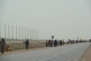 بدء توجه الزائرين الى كربلاء المقدسة مشيا على الاقدام لاحياء زيارة النصف من شعبان