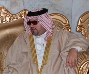 السفير البحريني يصل كربلاء لفك اسر زوار مملكته ونقلهم الى ديارهم