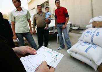 توزيع مساعدات إنسانية على 500 عائلة متعففة في المثنى
