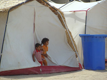 اكثر من ستين عائلة مهجرة ونازحة تسكن في صحراء كربلاء