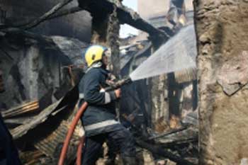 حريق بعدد من المنازل السكنية بالمنامة