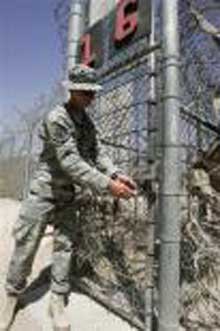 الجيش الامريكي يغلق أكبر معسكر احتجاز في العراق