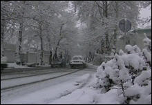 طهران وعدد من المدن الايرانية تكتسي حلة الثلج البيضاء