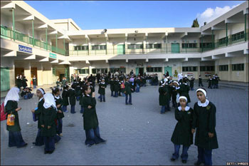 وزارة الداخلية تضع خطة امنية مكثفة لحماية طلبة المدارس والمعاهد والجامعات