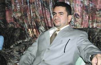 ألزرفي ينفي تقديم استقالته ويؤكد أنها إشاعات بهدف زعزعة الثقة بالحكومة المحلية