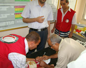 الهلال الأحمر في  كربلاء يقيم حفلاً لختان الأطفال من ذوي العوائل المتعففة في مستوصف (حي الحر)