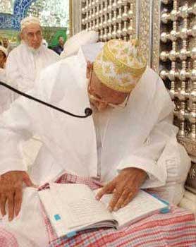 سلطان البهرة وزعيمها الروحي يزور العتبة الحسينية في كربلاء