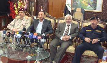 حكومة كربلاء المحلية تعقد مؤتمرا بحضور القيادات الامنية لتوضيح أسباب الخروقات الاخيرة والفرص الاستثمارية